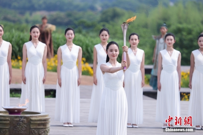 杭州亚运会火种采集仪式在良渚古城遗址圆满举